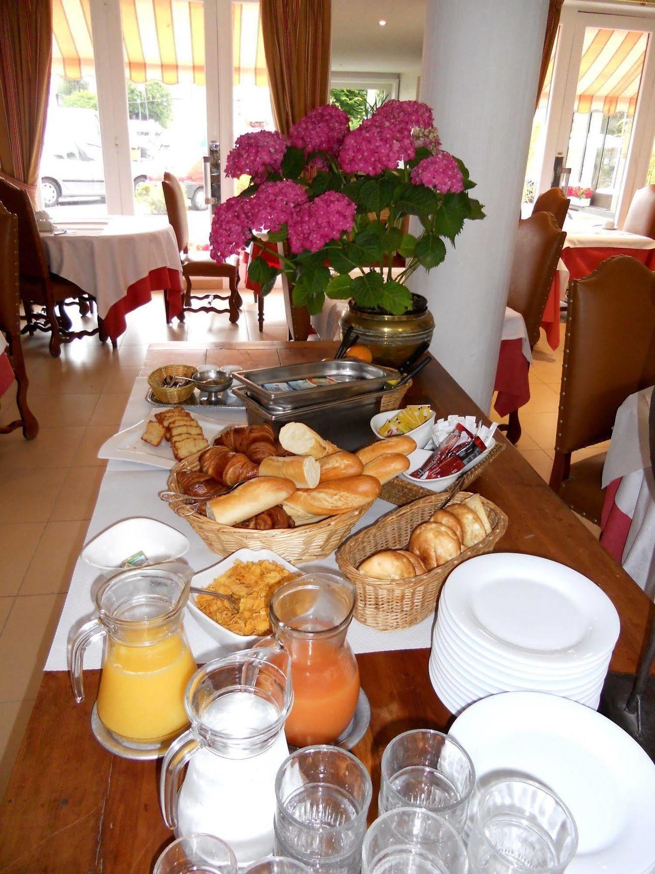 Hotel De Bretagne Dol Centre Ville - Hotel Et Restaurant Dol-de-Bretagne Zewnętrze zdjęcie